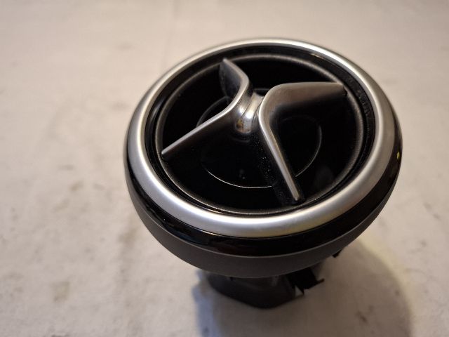 bontott MERCEDES-BENZ B-CLASS Középső Szellőző