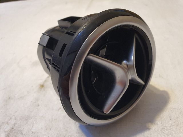 bontott MERCEDES-BENZ B-CLASS Középső Szellőző