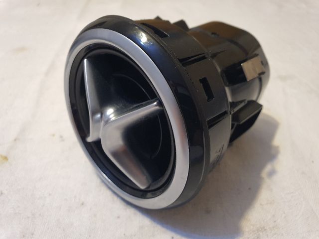 bontott MERCEDES-BENZ B-CLASS Középső Szellőző