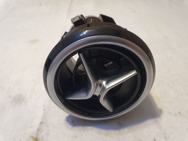 bontott MERCEDES-BENZ B-CLASS Középső Szellőző