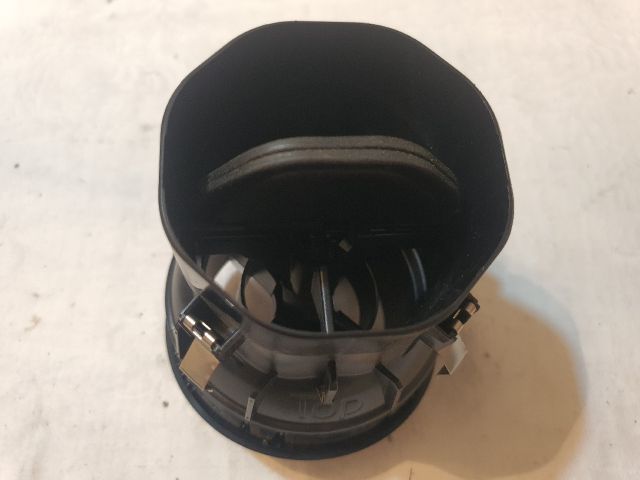 bontott MERCEDES-BENZ B-CLASS Középső Szellőző