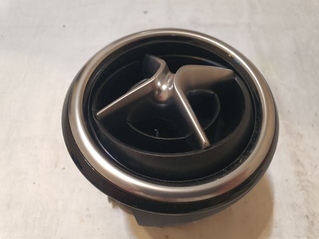 bontott MERCEDES-BENZ B-CLASS Középső Szellőző