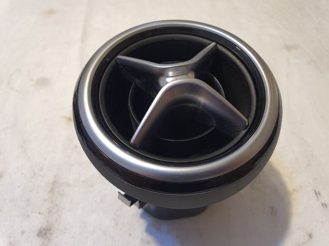 bontott MERCEDES-BENZ B-CLASS Középső Szellőző