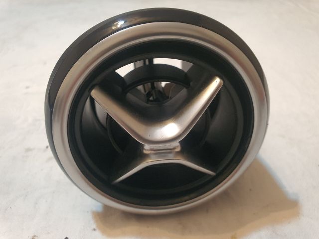 bontott MERCEDES-BENZ B-CLASS Középső Szellőző