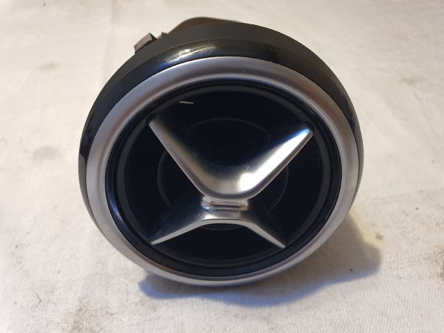 bontott MERCEDES-BENZ B-CLASS Középső Szellőző