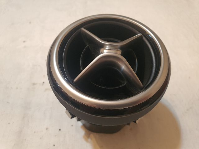 bontott MERCEDES-BENZ B-CLASS Középső Szellőző