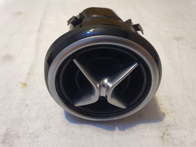 bontott MERCEDES-BENZ B-CLASS Középső Szellőző