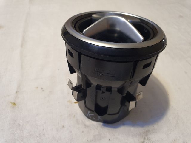 bontott MERCEDES-BENZ B-CLASS Középső Szellőző