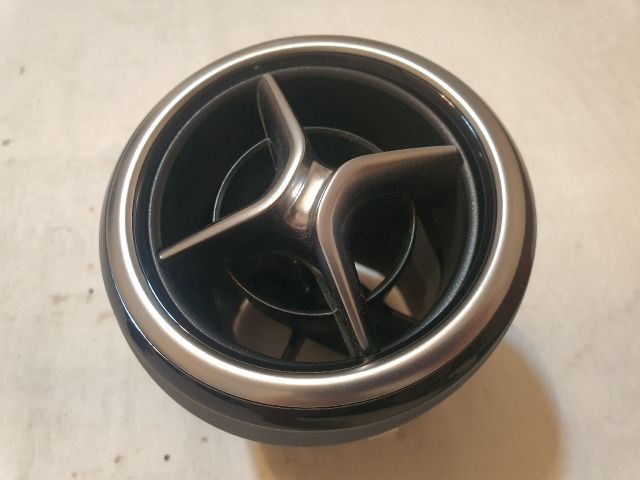 bontott MERCEDES-BENZ B-CLASS Középső Szellőző