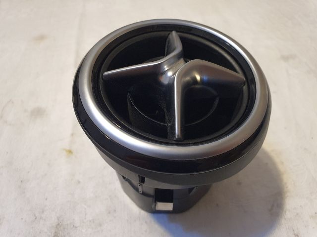bontott MERCEDES-BENZ B-CLASS Középső Szellőző
