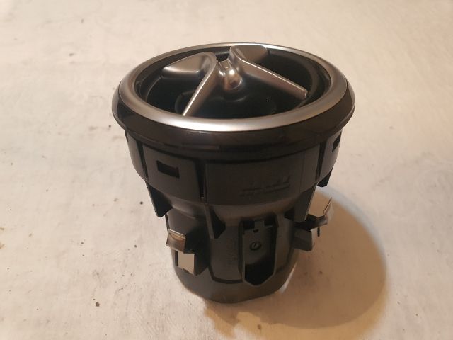 bontott MERCEDES-BENZ B-CLASS Középső Szellőző