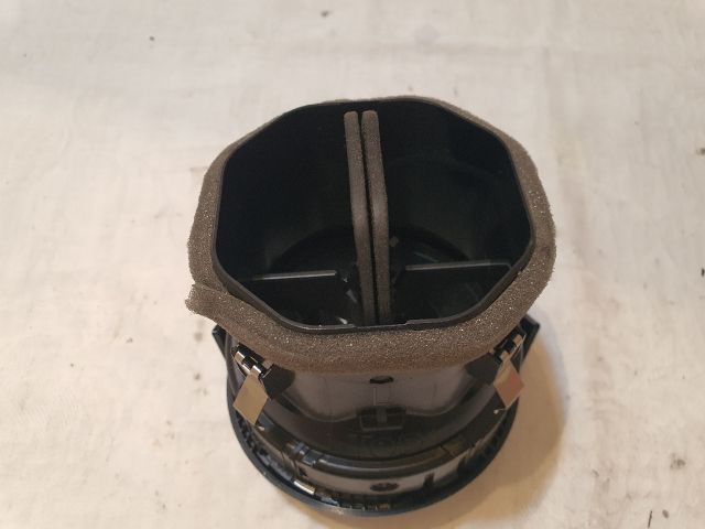 bontott MERCEDES-BENZ B-CLASS Középső Szellőző