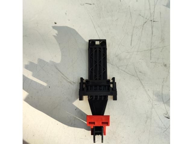 bontott MERCEDES-BENZ B-CLASS Motorháztető Biztonsági Kampó