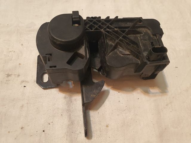 bontott MERCEDES-BENZ B-CLASS Motorháztető Zárszerkezet