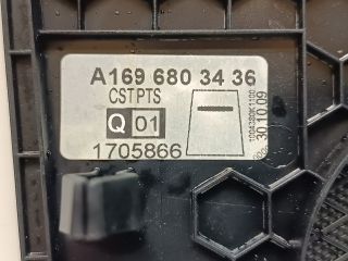 bontott MERCEDES-BENZ B-CLASS Műszerfal Középső Hangszóró Burkolat