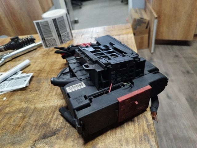 bontott MERCEDES-BENZ C-CLASS Akkumulátor Vezérlő Panel