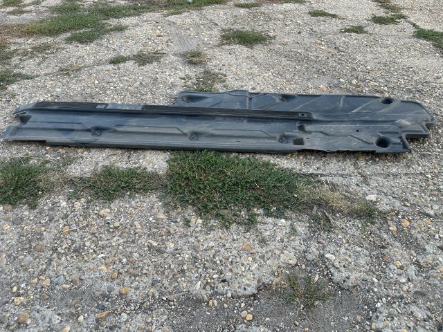 bontott MERCEDES-BENZ C-CLASS Alsó Padlólemez Burkolat