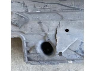 bontott MERCEDES-BENZ C-CLASS Alsó Padlólemez Burkolat