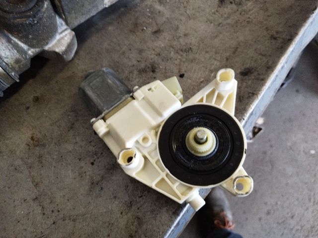 bontott MERCEDES-BENZ C-CLASS Bal első Ablakemelő Motor