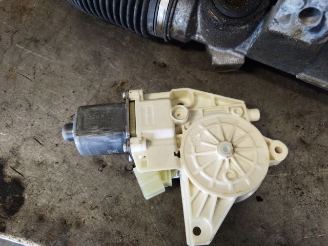 bontott MERCEDES-BENZ C-CLASS Bal első Ablakemelő Motor