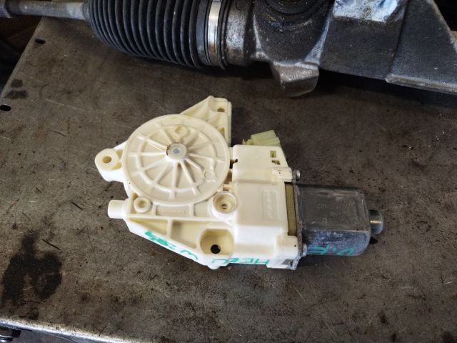 bontott MERCEDES-BENZ C-CLASS Bal első Ablakemelő Motor