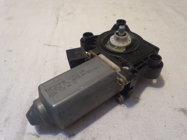 bontott MERCEDES-BENZ C-CLASS Bal első Ablakemelő Motor