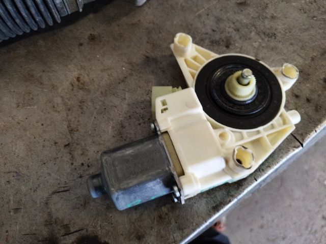 bontott MERCEDES-BENZ C-CLASS Bal első Ablakemelő Motor