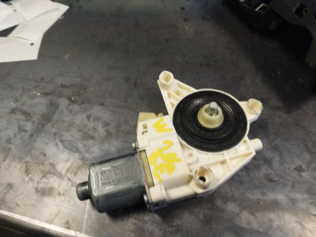 bontott MERCEDES-BENZ C-CLASS Bal első Ablakemelő Motor