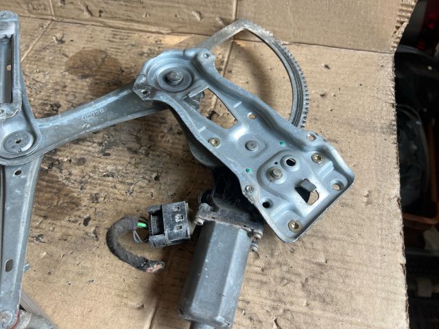 bontott MERCEDES-BENZ C-CLASS Bal első Ablakemelő Szerkezet (Elektromos)