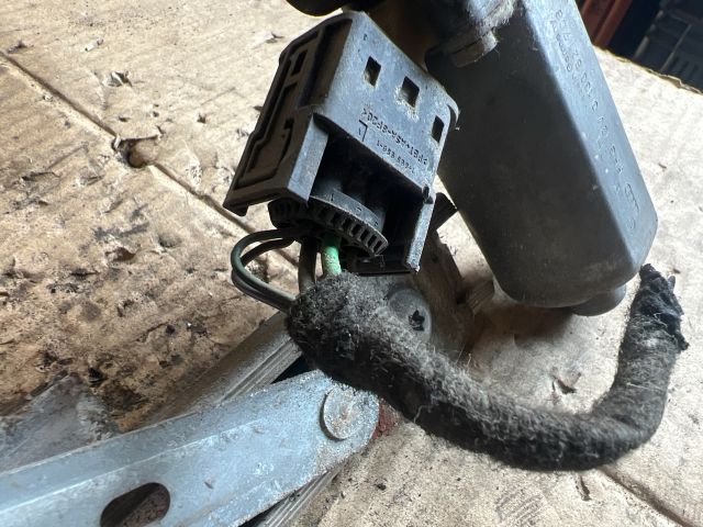 bontott MERCEDES-BENZ C-CLASS Bal első Ablakemelő Szerkezet (Elektromos)