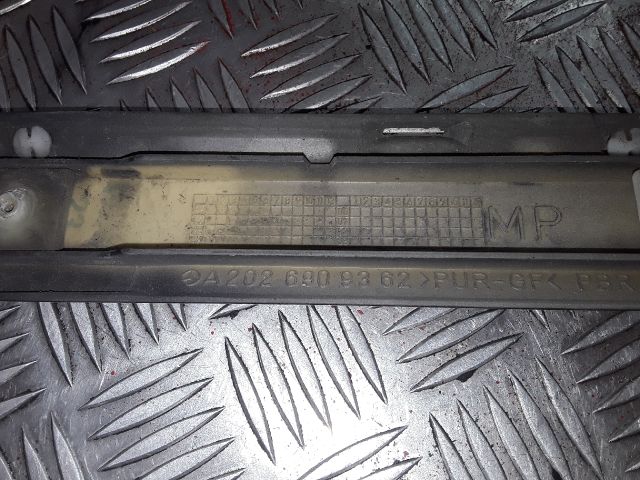 bontott MERCEDES-BENZ C-CLASS Bal első Ajtó Díszléc