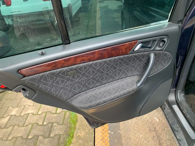 bontott MERCEDES-BENZ C-CLASS Bal első Ajtó Kárpit