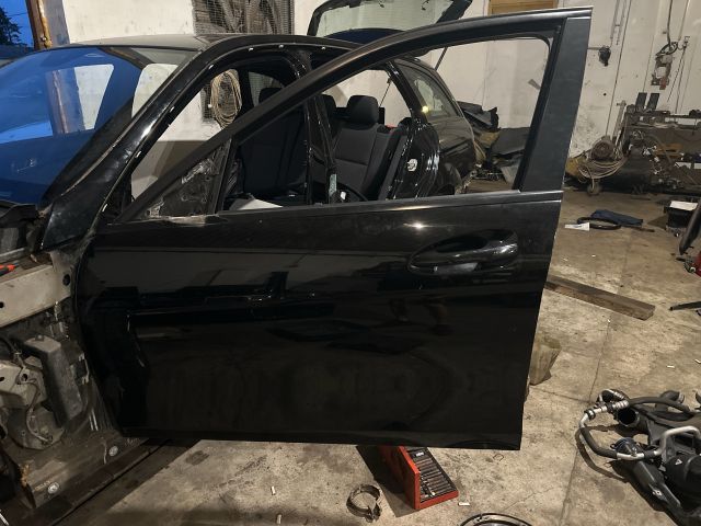 bontott MERCEDES-BENZ C-CLASS Bal első Ajtó (Részeivel)