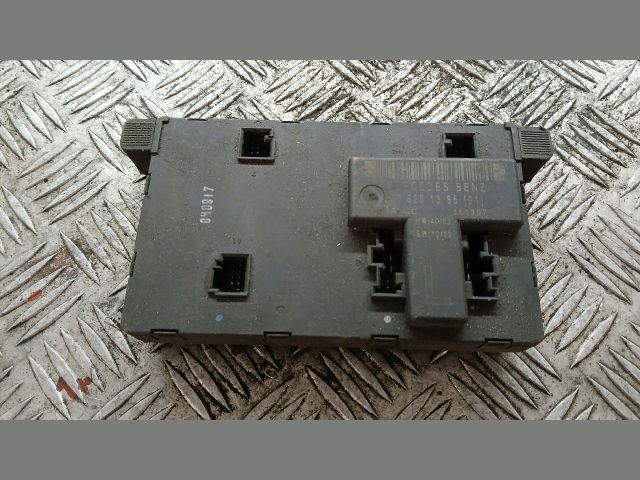 bontott MERCEDES-BENZ C-CLASS Bal első Ajtó Vezérlőegység