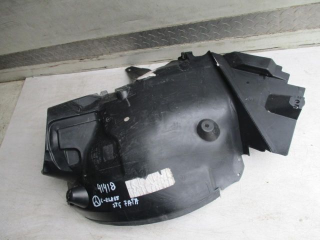 bontott MERCEDES-BENZ C-CLASS Bal első Dobbetét (Kerékjárati, Műanyag)