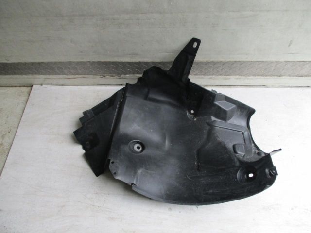 bontott MERCEDES-BENZ C-CLASS Bal első Dobbetét (Kerékjárati, Műanyag)