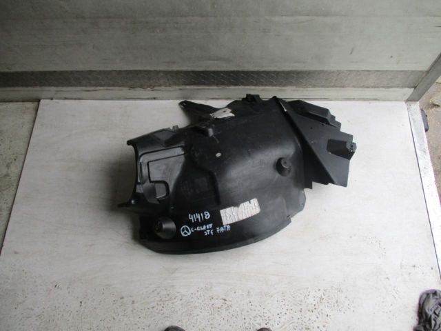 bontott MERCEDES-BENZ C-CLASS Bal első Dobbetét (Kerékjárati, Műanyag)