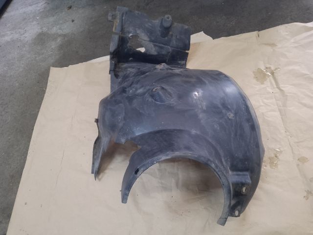 bontott MERCEDES-BENZ C-CLASS Bal első Dobbetét (Kerékjárati, Műanyag)