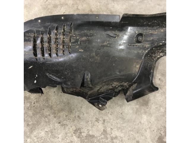 bontott MERCEDES-BENZ C-CLASS Bal első Dobbetét (Kerékjárati, Műanyag)