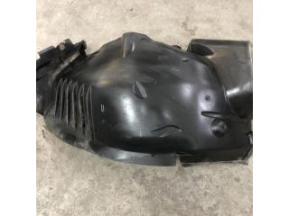 bontott MERCEDES-BENZ C-CLASS Bal első Dobbetét (Kerékjárati, Műanyag)