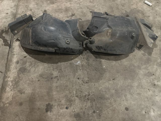 bontott MERCEDES-BENZ C-CLASS Bal első Dobbetét (Kerékjárati, Műanyag)