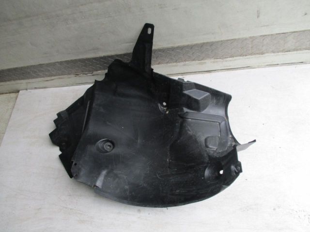 bontott MERCEDES-BENZ C-CLASS Bal első Dobbetét (Kerékjárati, Műanyag)