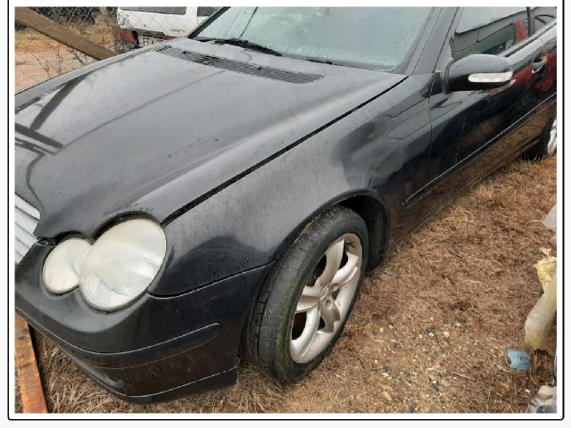 bontott MERCEDES-BENZ C-CLASS Bal első Dobbetét (Kerékjárati, Műanyag)