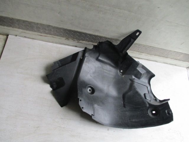 bontott MERCEDES-BENZ C-CLASS Bal első Dobbetét (Kerékjárati, Műanyag)