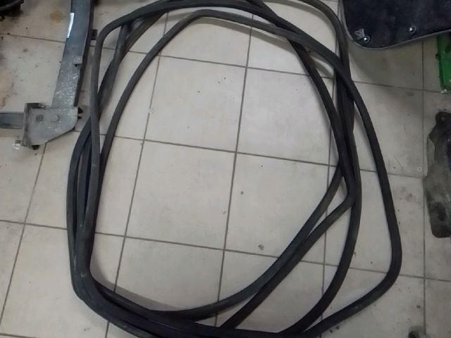 bontott MERCEDES-BENZ C-CLASS Bal első Gumikéder