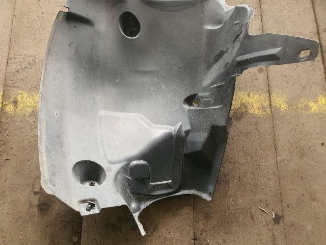 bontott MERCEDES-BENZ C-CLASS Bal első Hátsó Dobbetét (Kerékjárati, Műanyag)