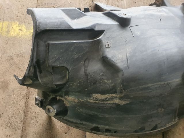 bontott MERCEDES-BENZ C-CLASS Bal első Hátsó Dobbetét (Kerékjárati, Műanyag)