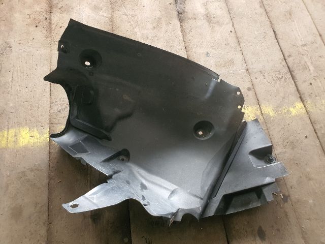 bontott MERCEDES-BENZ C-CLASS Bal első Hátsó Dobbetét (Kerékjárati, Műanyag)