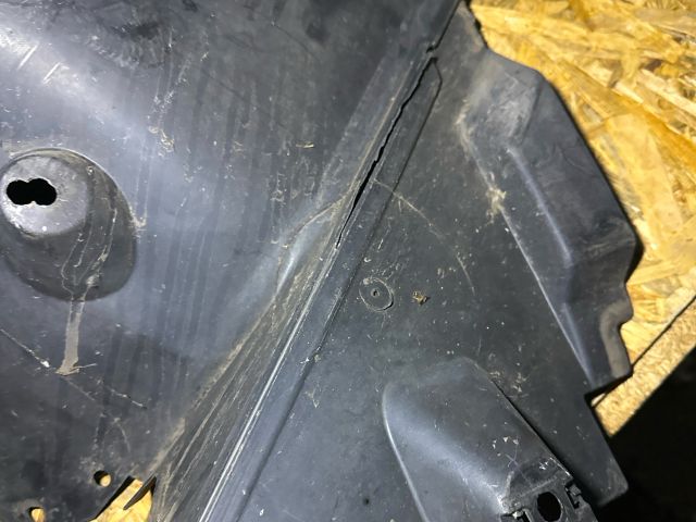 bontott MERCEDES-BENZ C-CLASS Bal első Hátsó Dobbetét (Kerékjárati, Műanyag)