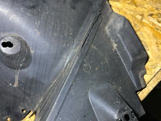 bontott MERCEDES-BENZ C-CLASS Bal első Hátsó Dobbetét (Kerékjárati, Műanyag)